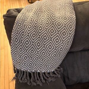 Gray Geometric Pattern Throw Blanket